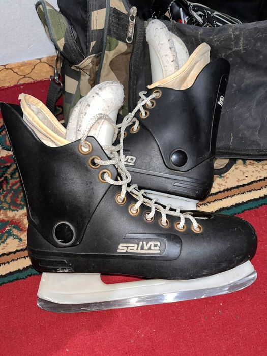 Продам конькииии