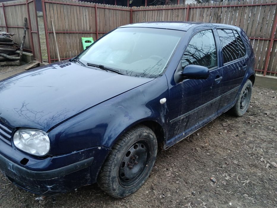 Dezmembrez golf 4 benzina