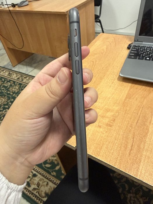 Продаю Iphone 11 черный 128 гб