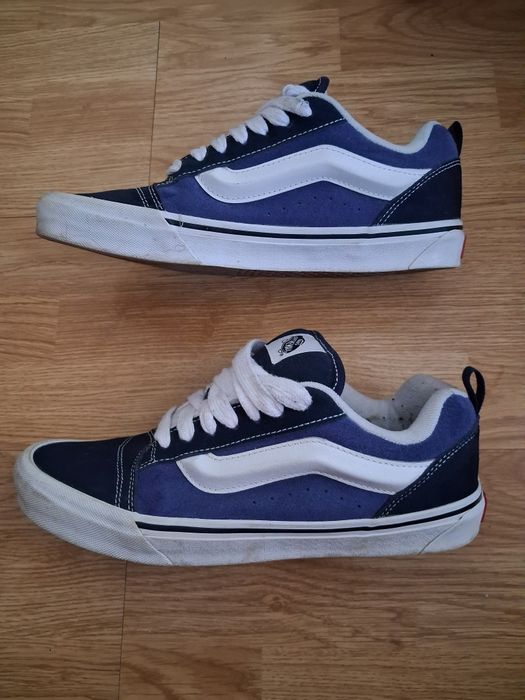 Продавам Vans Knu School