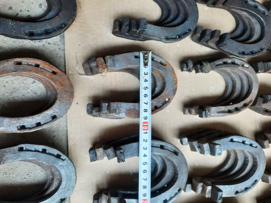 Ковани подкови за коне и магарета