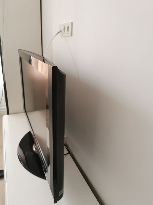Televizor Samsung, diagonala 80 cm.