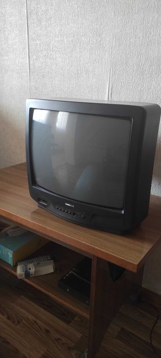 Продается б/у телевизор Samsung