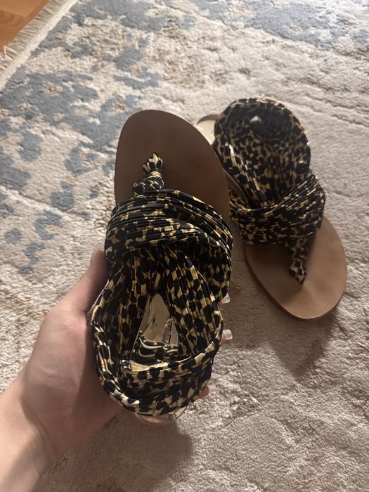 Эффектные сандалии Casadei с леопардовым принтом