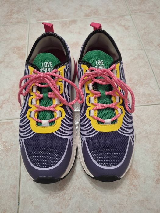 Сникърси Love Moschino