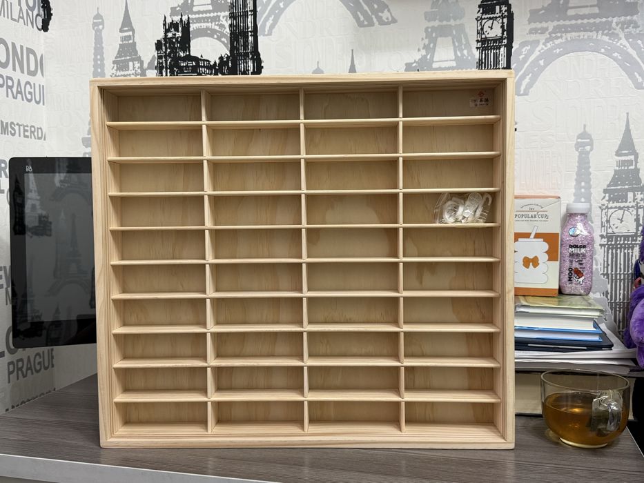 1/43.  1/64.  Продаю стенд для коллекционных моделей
