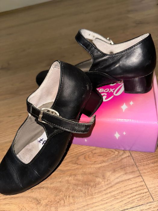 Обувки - дамски скърпини