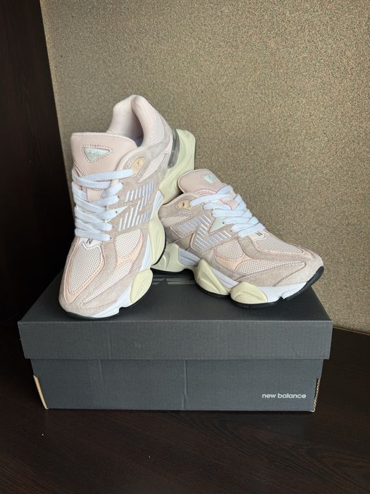 Светлорозови New Balance 9060