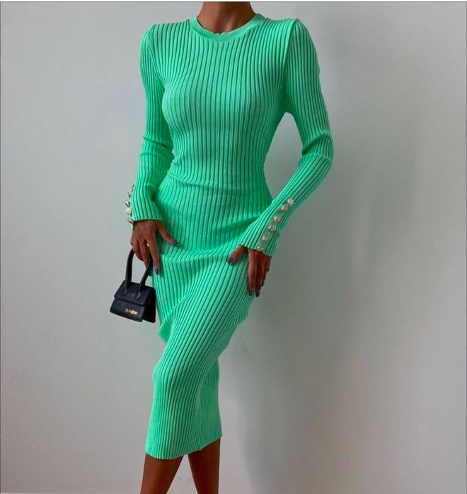 Зелена рокля по тялото