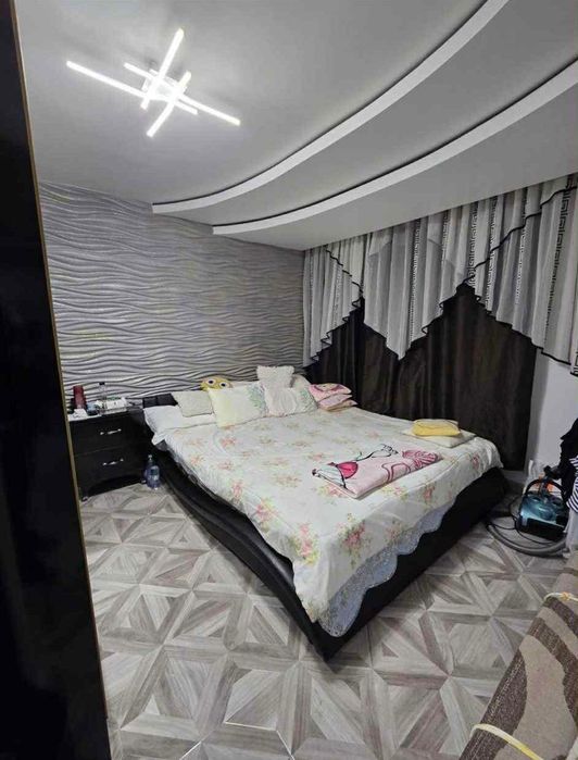 Închiriez apartament cu 3 camere