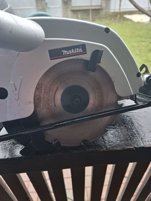 Ferastrau circular Makita 5604R, manual 950 W
5604R