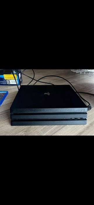 Продаеться Плейстейшен 4 про ( Play Station 4 Pro)