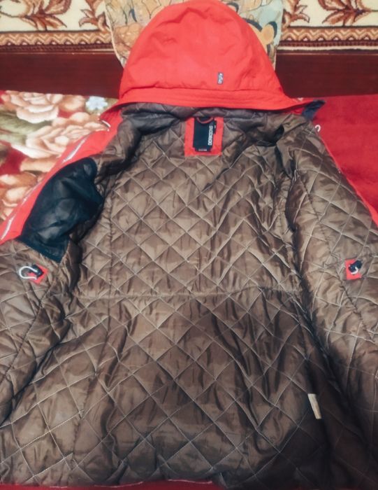 Куртка женская фирменная,50-52размер,150000сум..б/у