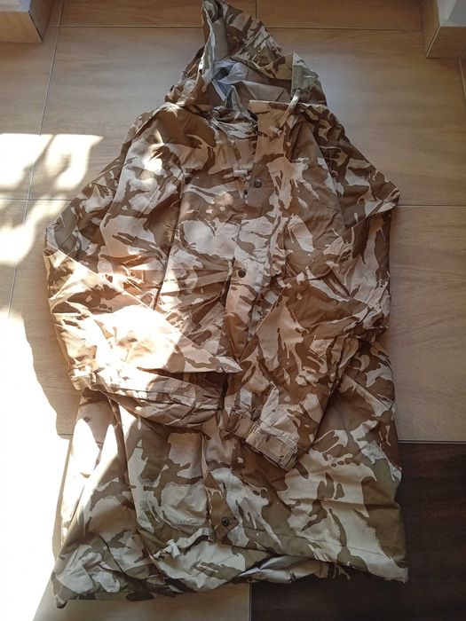 Tinute,  bocanci și accesorii militare