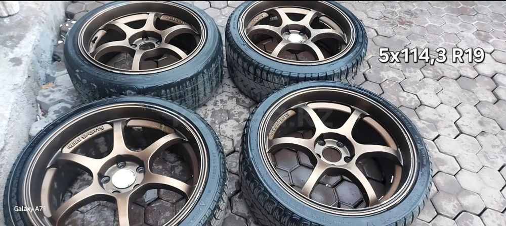 Продам диск комплект 5x114,3 R19