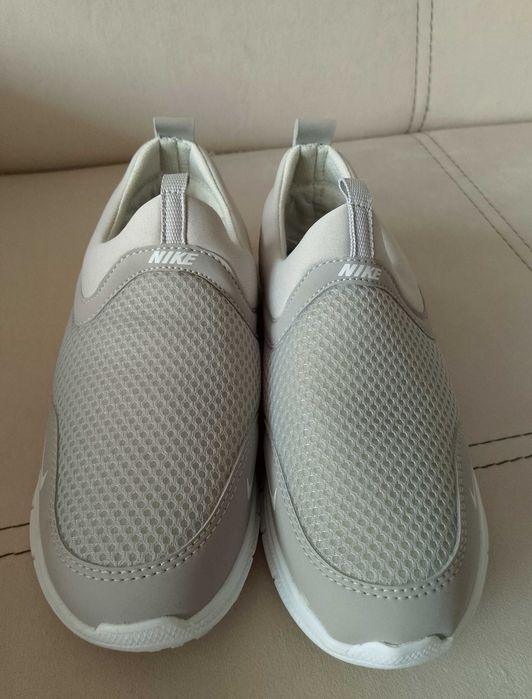 Дамски маратонки Nike.