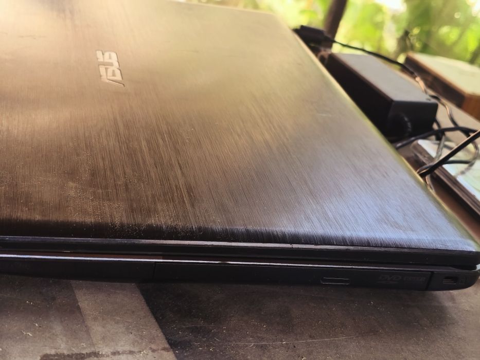 Noutbuk Asus X55VD, 4gb ram 320 gb hdd gt610m 1gb videokarta ,