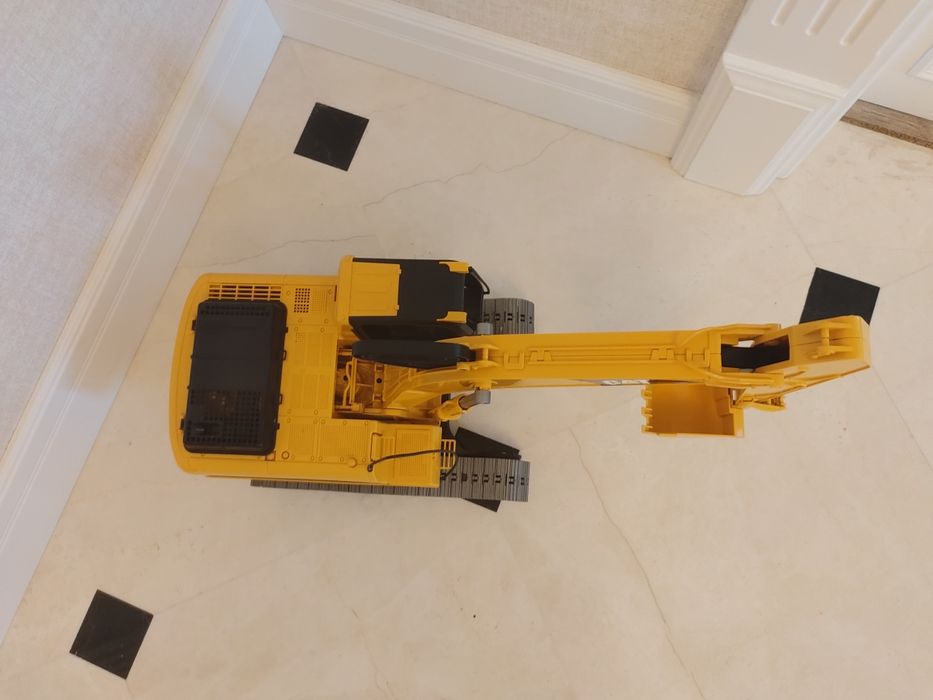 Экскаватор CAT от Bruder в идеальном состоянии