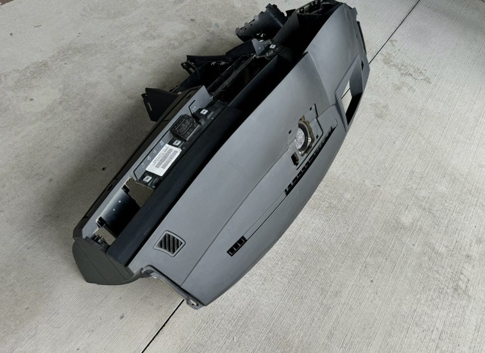 Табло с Хедъп дисплей и чашкодържачи за БМВ Е60 Е61