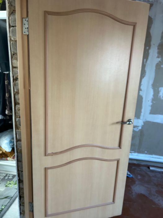 Поодам 2 двери. Ширина 90 см