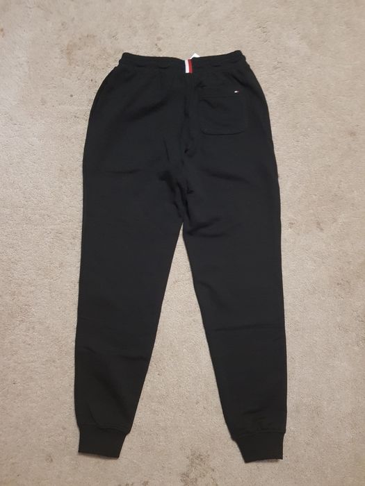vand pantaloni tommy hilfiger negrii