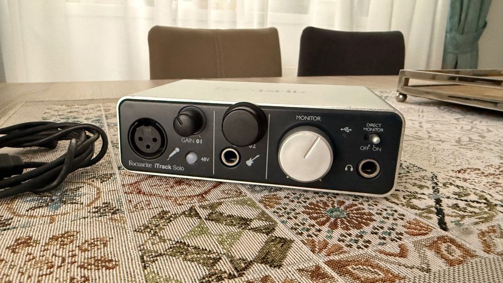 Interfata Audio Focusrite iTrack Solo Placa de Sunet Externa USB Microfon si Chitara + placa de sunet PC