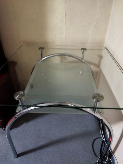 Стол для гостиной