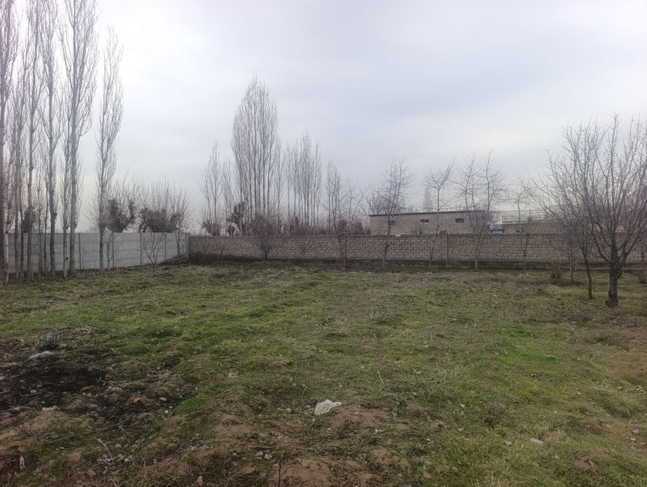 Yer sotiladi sotixi 4500$ joyimiz 5 sotix