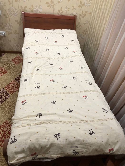 1kishilik krovat sotiladi