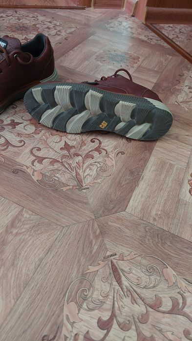 Продам кроссовки.