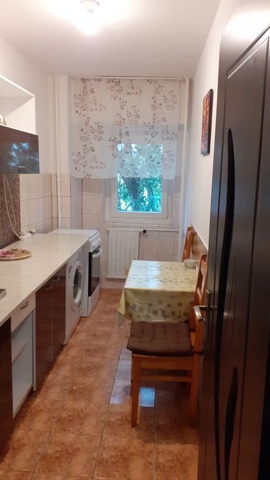 PARTICULAR - inchiriez garsoniera in zona MALL-VITAN 2100 ron

PARTICU