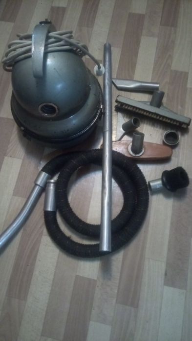 Пылесос эп-2 Вихрь. 1967год. Щетки с трубками