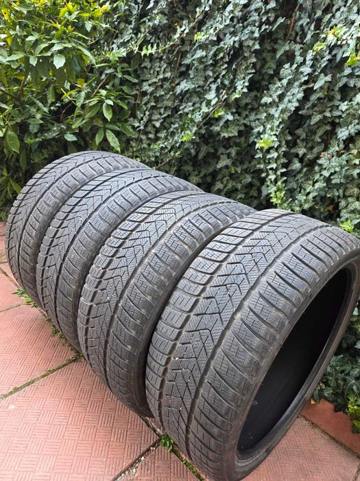Зимни гуми Pirelli sottozero 3 235/35/20  от Tesla model 3, 7 mm.