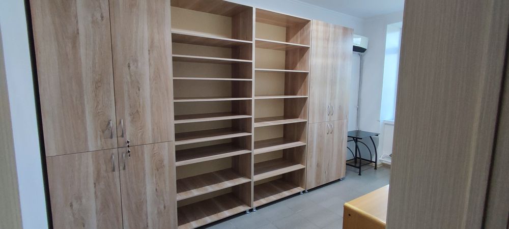 Витрины, шкафы, торговое обор-ие