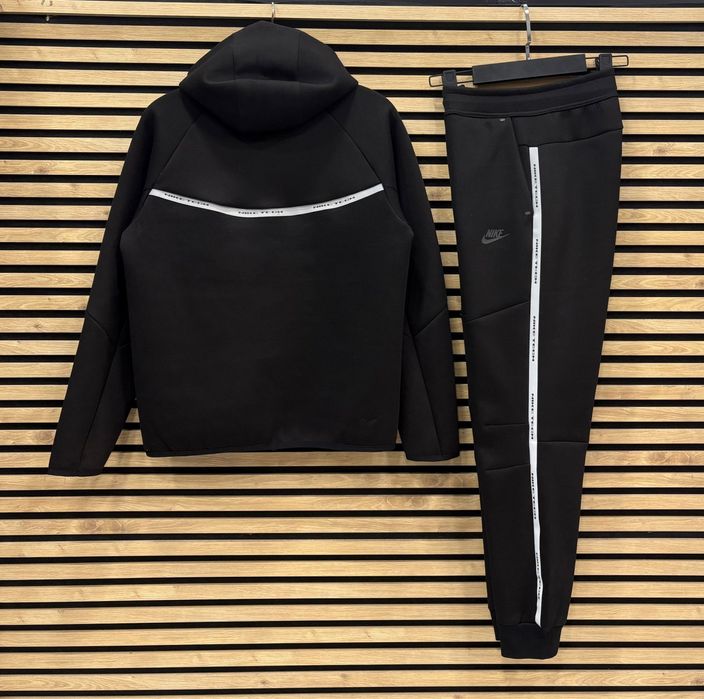 Nike Tech Reflective