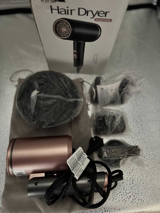 Професионален йонен сешоар - мощен, компактен и стилен 2400W