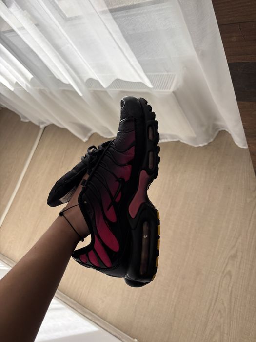 Nike air max plus black-hyper pink