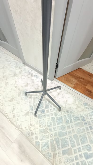 Напольный вешалка