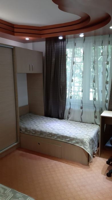 Apartament cu 4 camere de închiriat