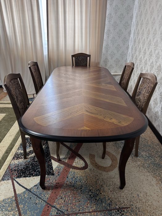 Продам стол гостинный