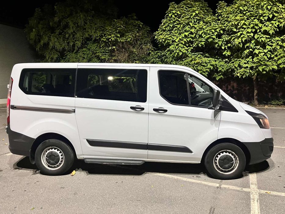 Микробус Форд костом пътнически перфектен