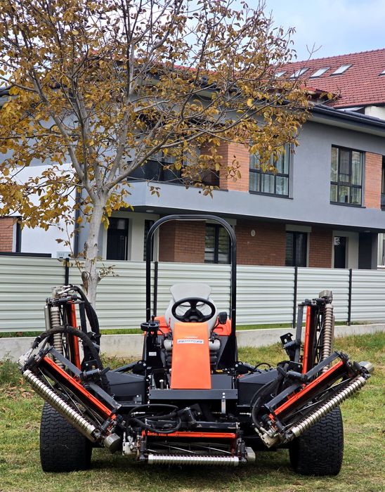 Tractoras gazon iarba Profesional Jacobsen USA 4×4 55 cp Kubota 7 brate hidraulice 4.1 lm latime 2018!l