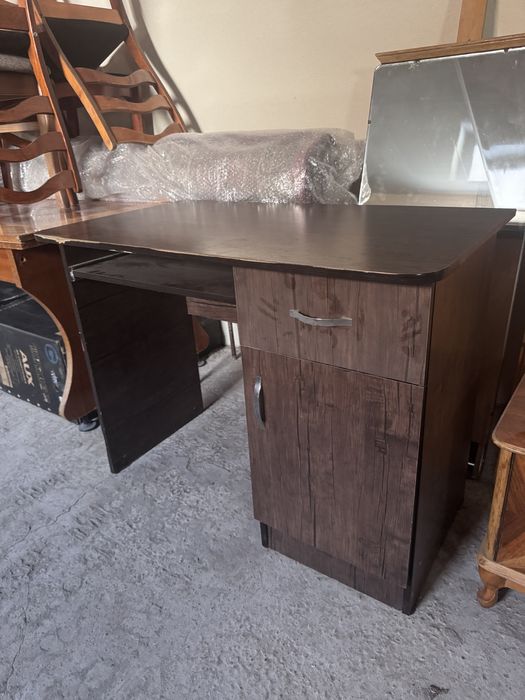 Письменный стол