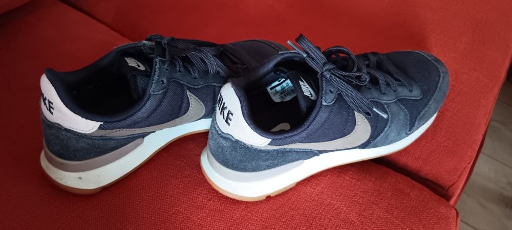 NIKE маратонки, изключително качествени и удобни ! Навсякъде с NIKE !!