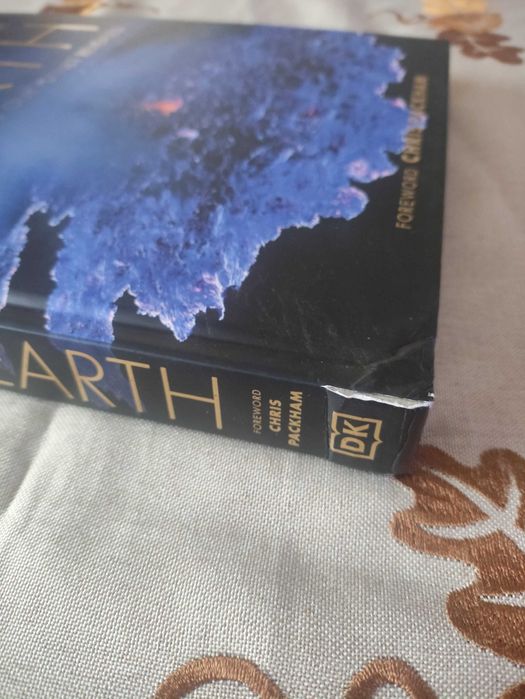 Книга на английски за земята