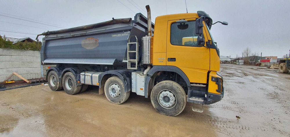 Vand Volvo 8x4 bascula