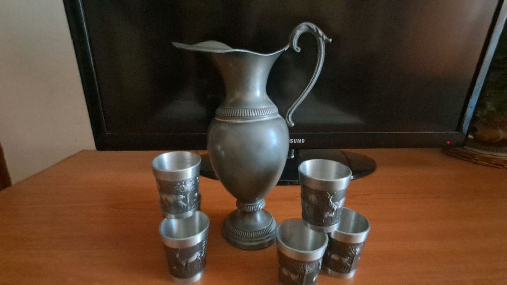 Carafa cu sase pahare de tuica , din staniu