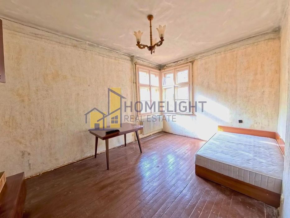 Тристаен апартамент в кв. Център