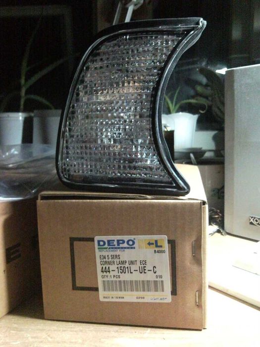 Поворотник на BMW 5 88-94 (E34)/ БМВ 5 (Е34) (Белый)