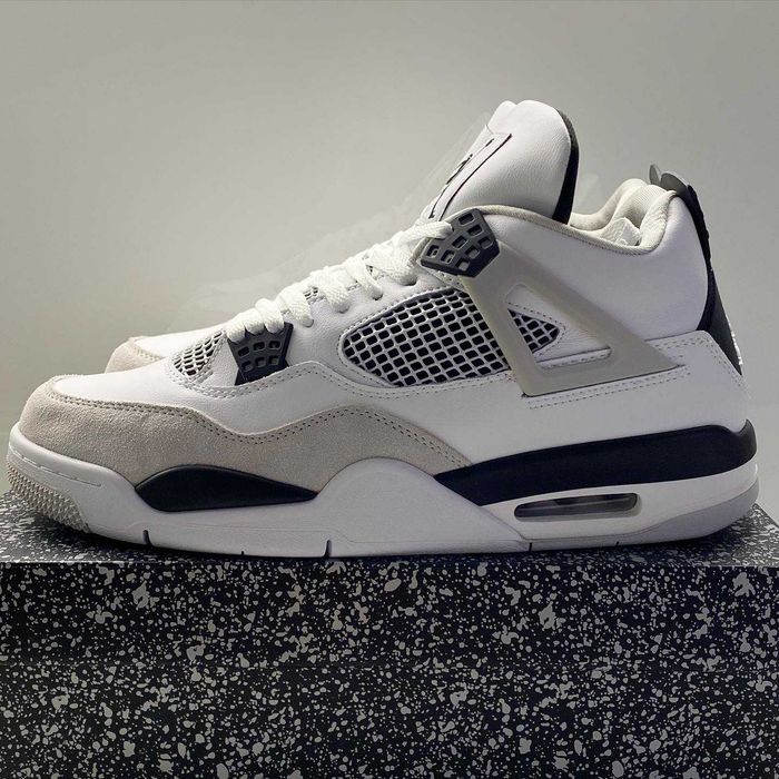 Jordan 4 Retro 'Military Black' Размери 44 EUR